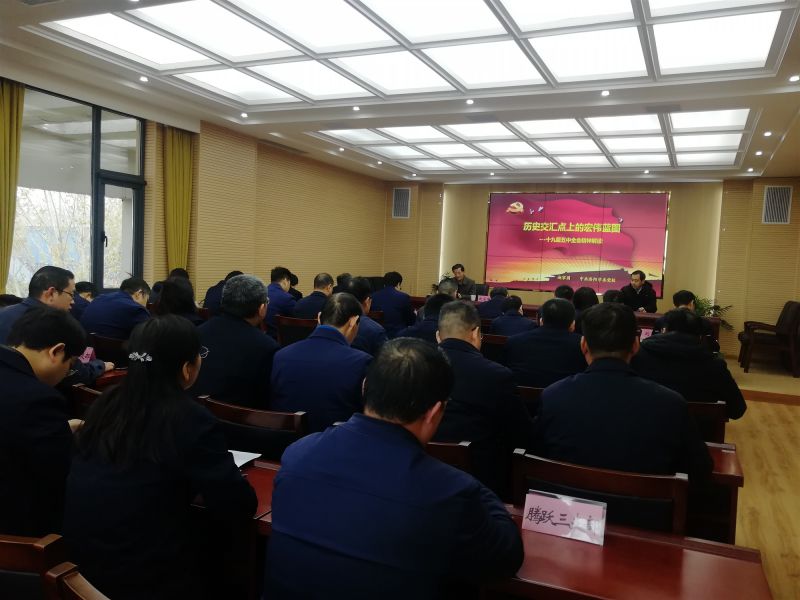 
				   
					黃河同力、騰躍同力舉辦黨委理論學(xué)習中心組(擴大)集體學(xué)習報告會(huì )
				 